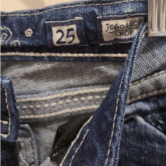 BRAND NWT Miss Me Embellished Cropped Jeans Size 25 - Picture 5 of 8